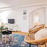 Almada Hideaway W/ Ac & Private Pool By Lovelystay